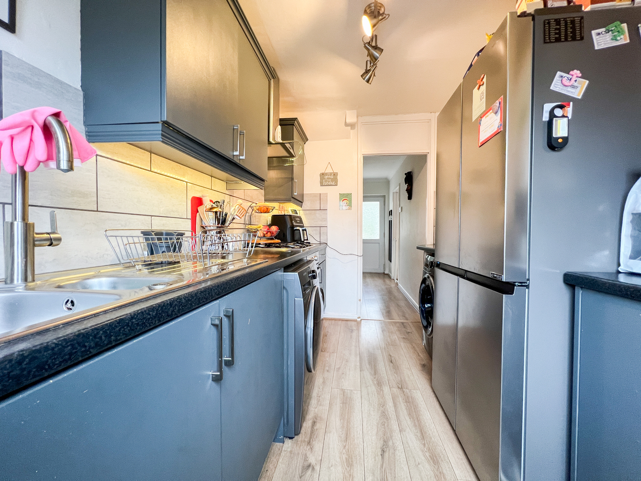 20 Prospect Walk - kitchen (2)