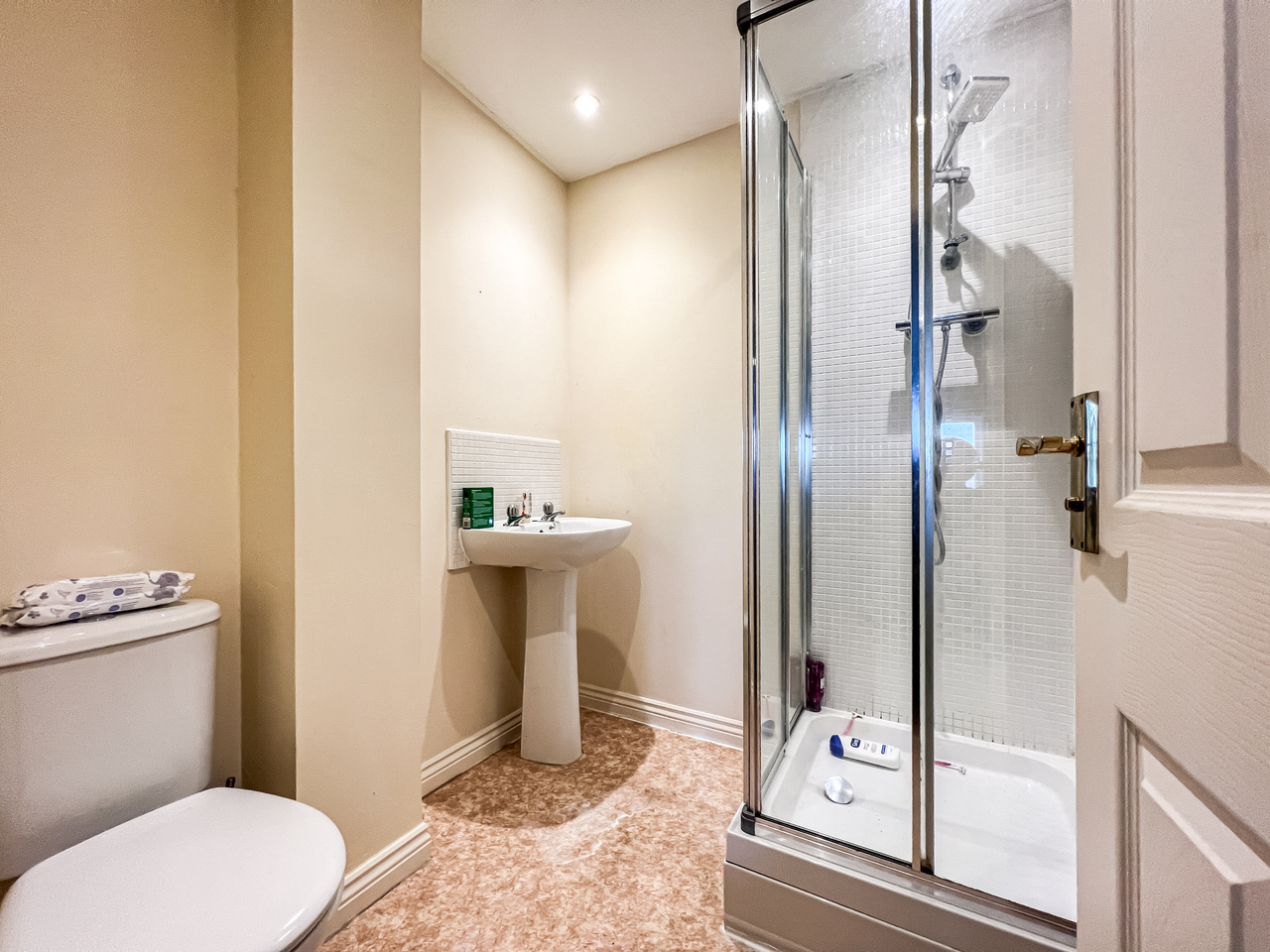 36 Staddlestone Circle - en-suite-2