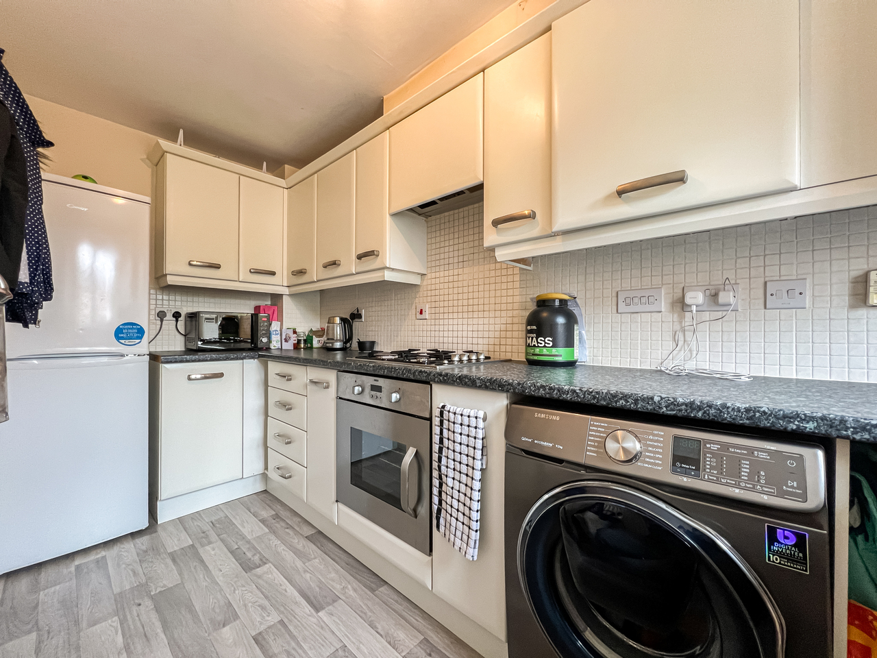 36 Staddlestone Circle - kitchen (2)-2