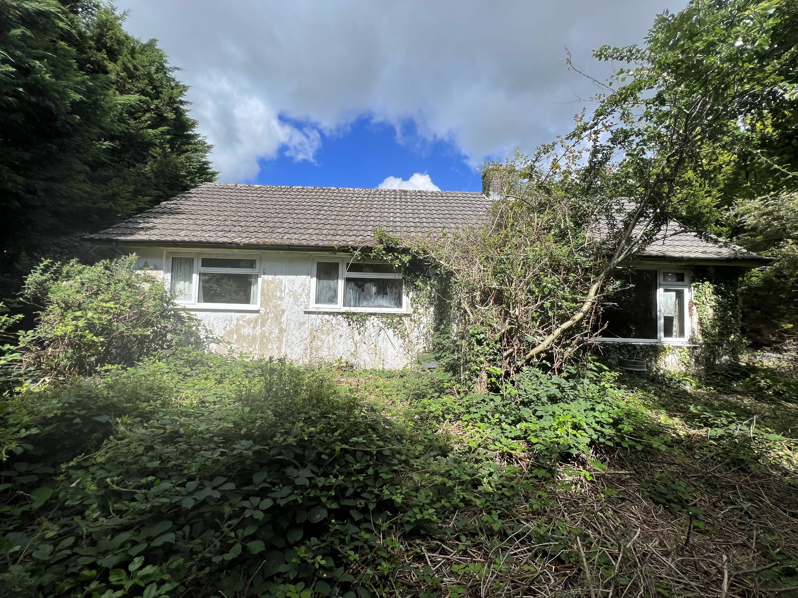 £139,950 3 bed Bungalow Aberystwyth, Ceredigion Iestyn Leyshon FRICS Estate Agents and