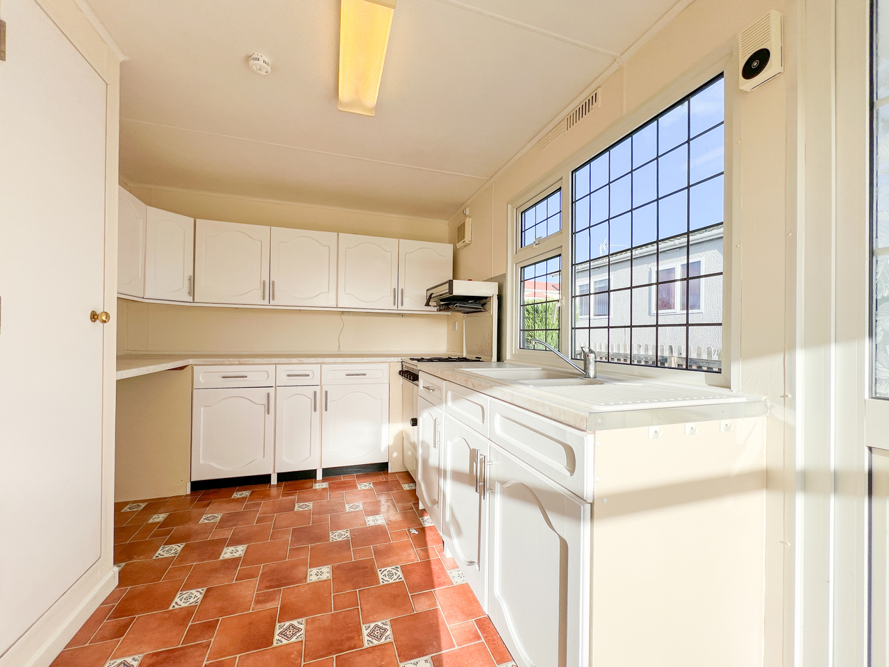 47 Bovingdon Park - kitchen