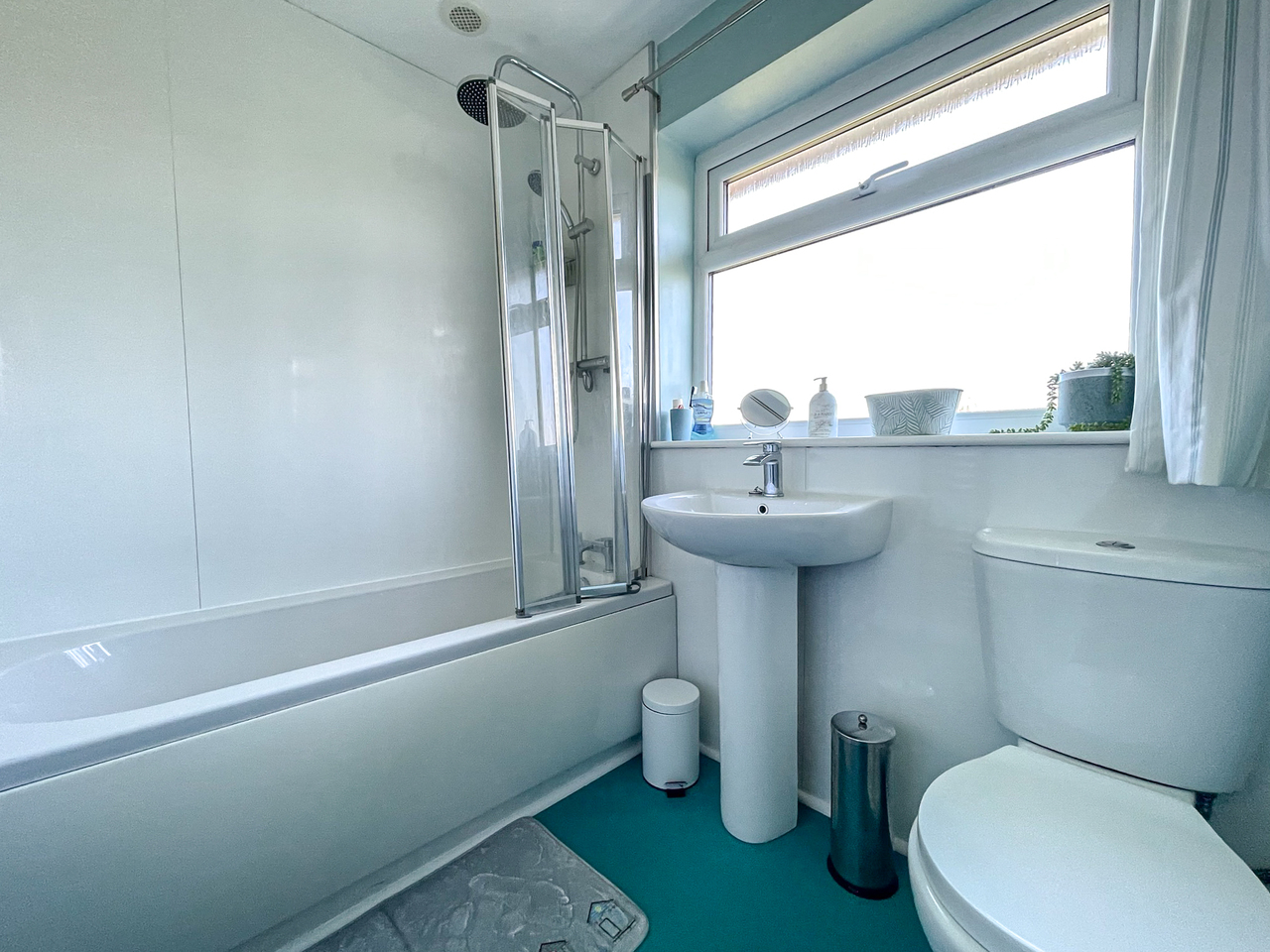 58 Glebe Close - Bathroom