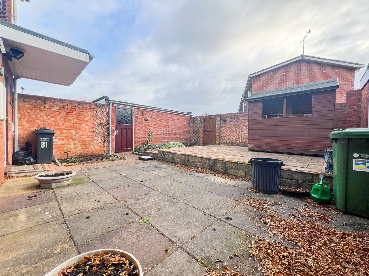 81 Waterfield Road - garden (2)