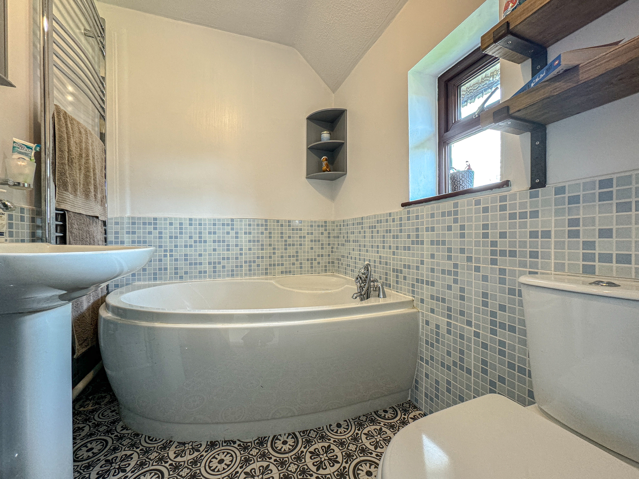 7 Elmdale - Bathroom