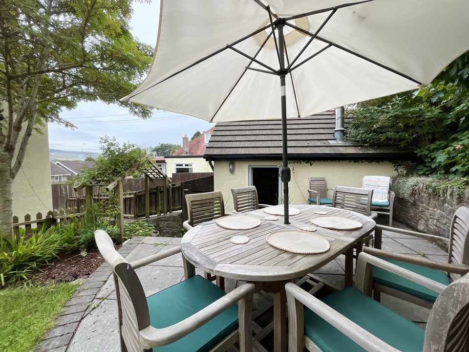 Kingsbury House, Kingsbury Place, Llwydcoed, Aberdare, Mid