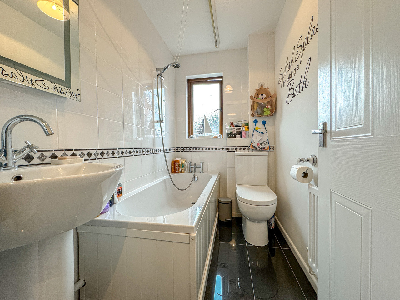 15 Mulberry Close - Bathroom