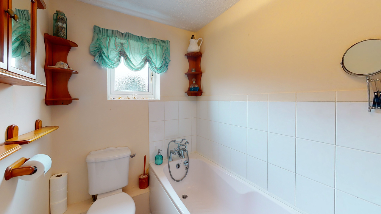 3-Bedroom-House-Northfleet-Kent-04222021_111411