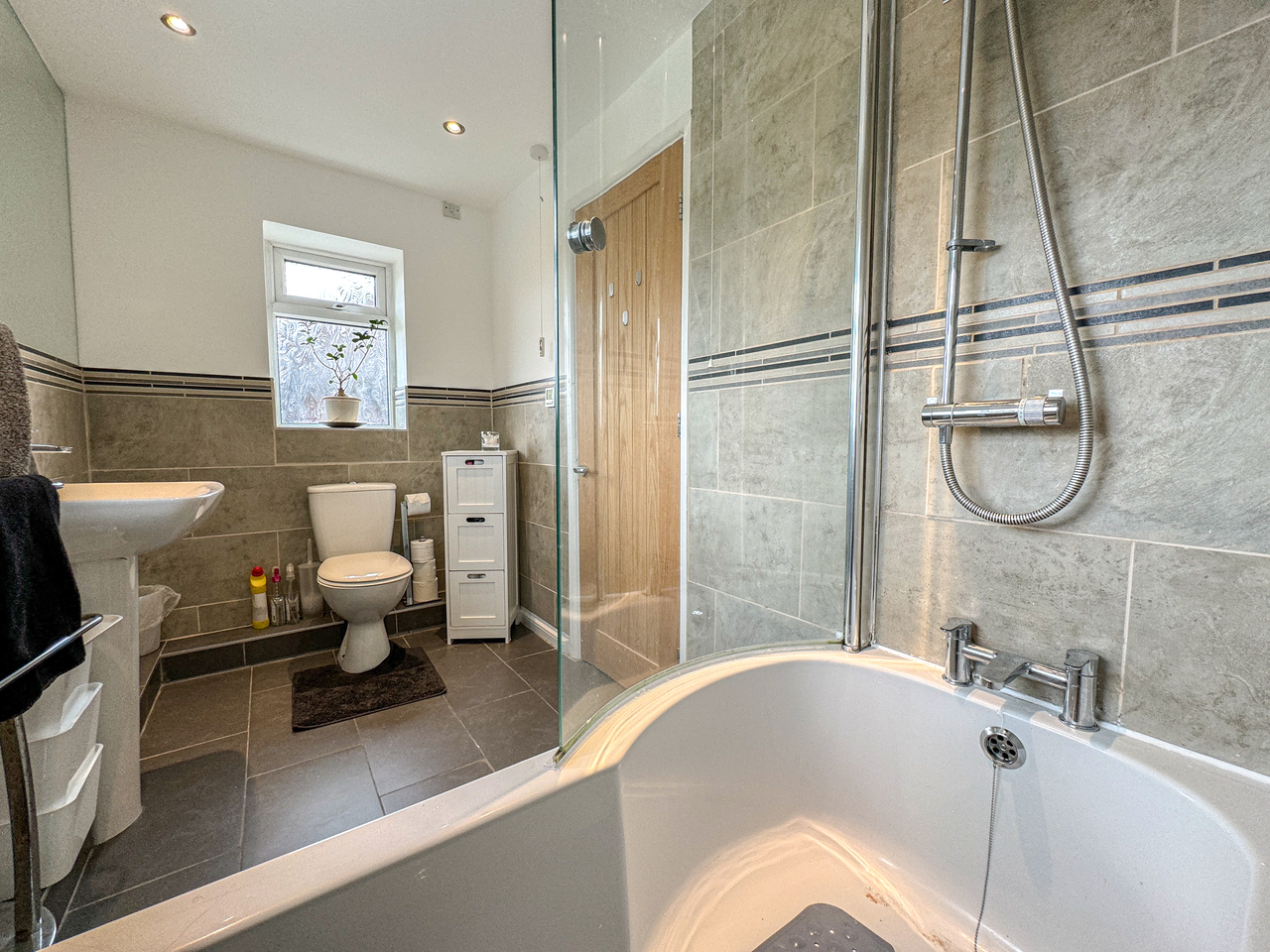 236 ledbury Rd - bathroom (2)