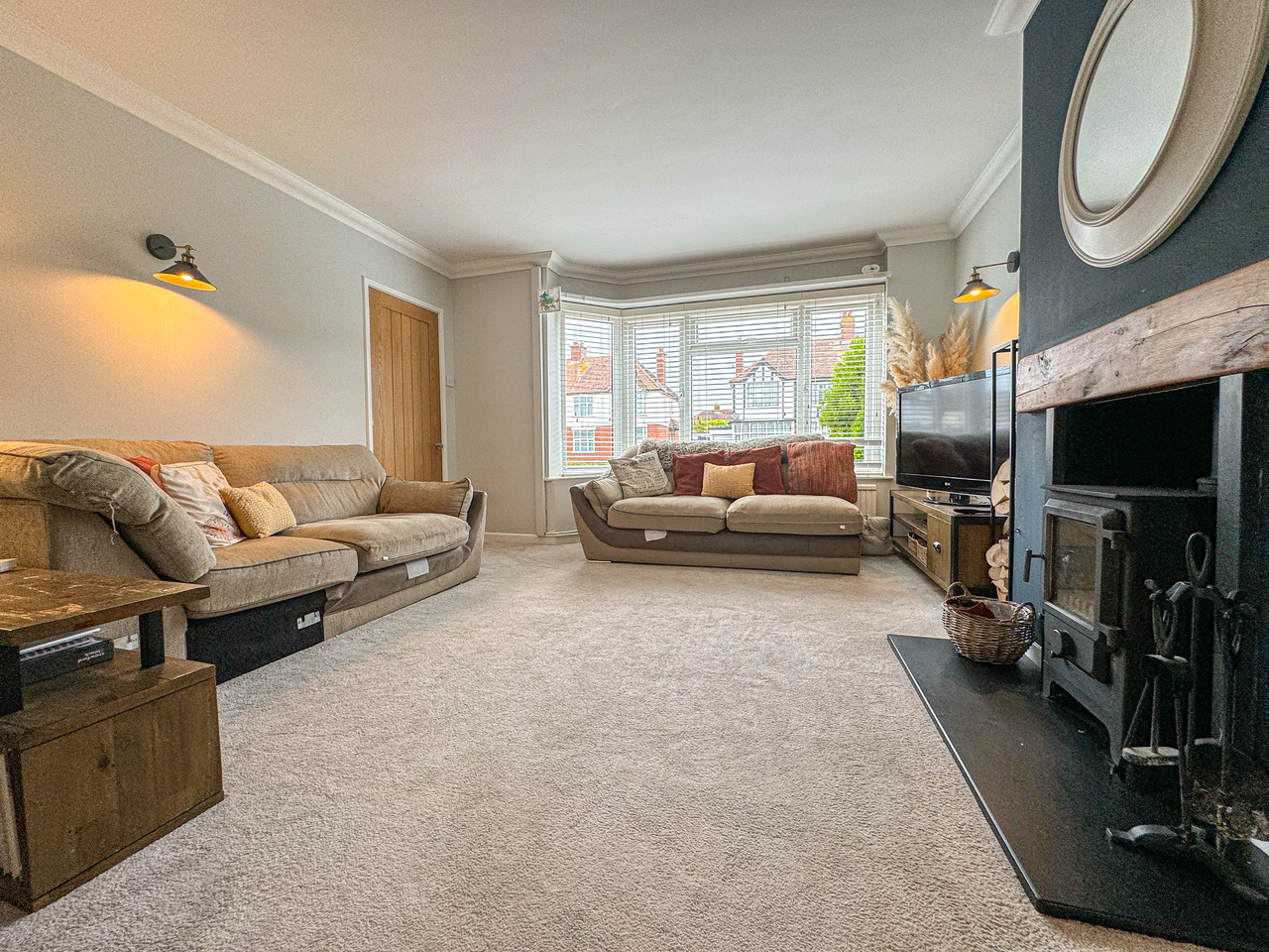 236 ledbury Rd - living room (4)