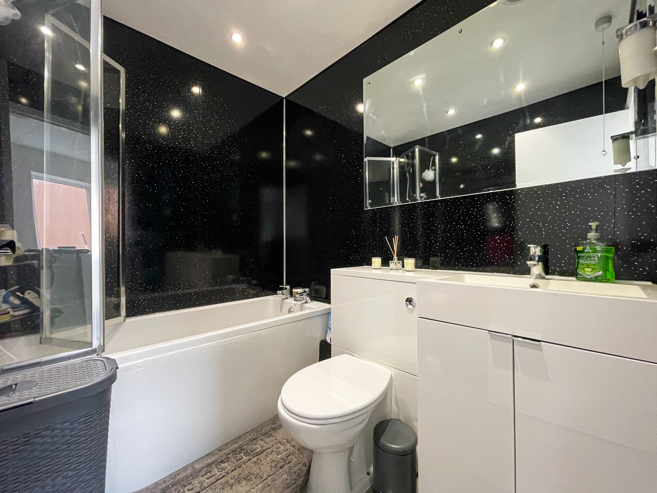 7 Abingdon Avenue - Bathroom