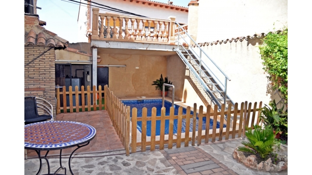 piscina-con-protecciones-casa-rural-el-xop-el-palomar-valencia