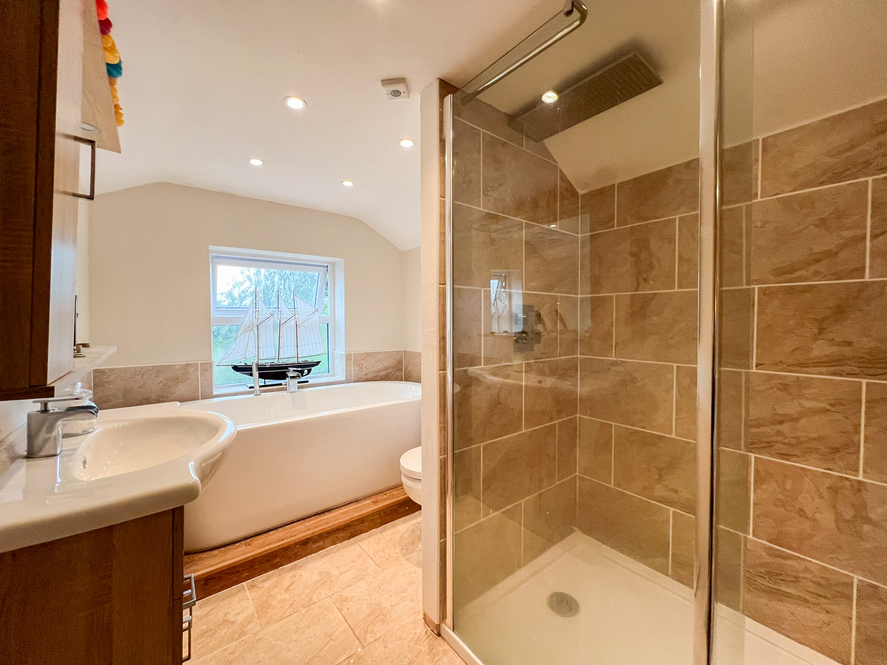 45 Mill Street - en-suite bathroom