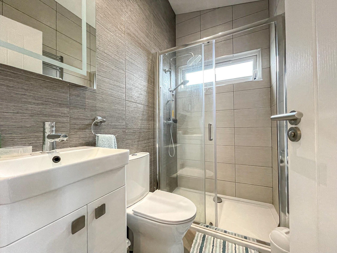 31 Castle Lake - Ensuite