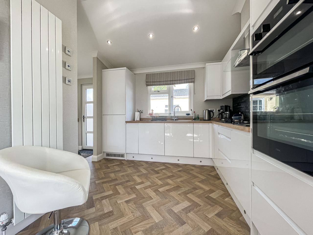 31 Castle Lake - Kitchen