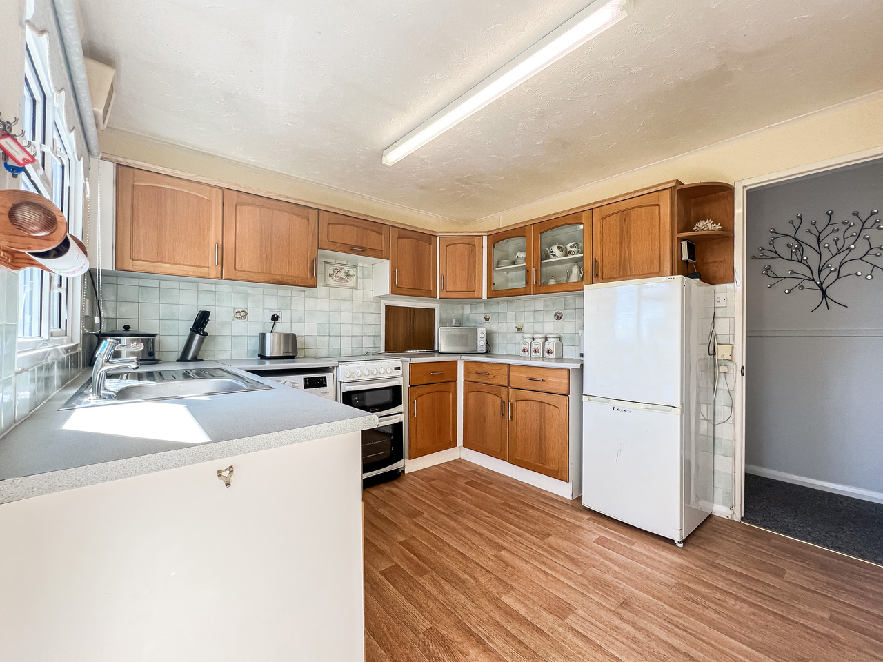 4 Glenmore Park - kitchen (2)-2