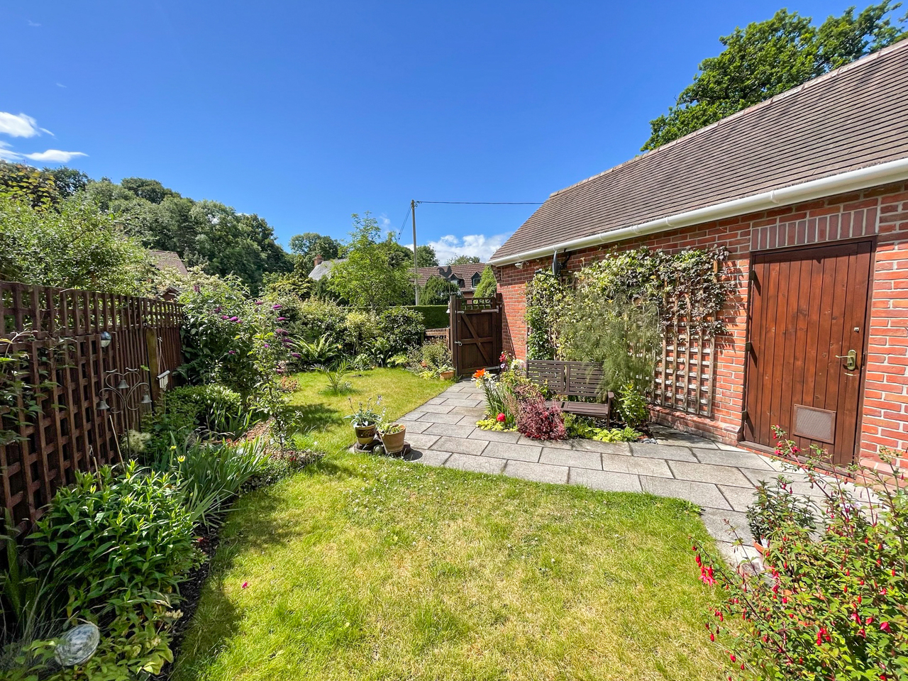 25 Woodfield Gardens - Garden (2)