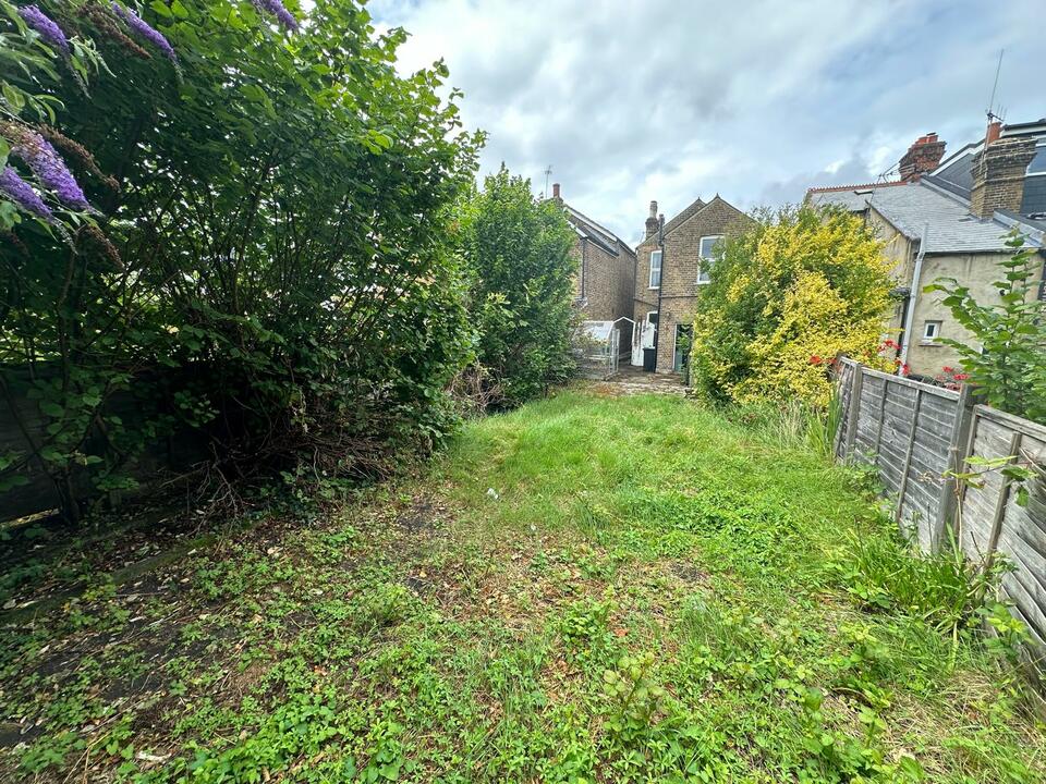 18 Worthington Road, Surbiton, Surrey, KT6 7RX Property Details