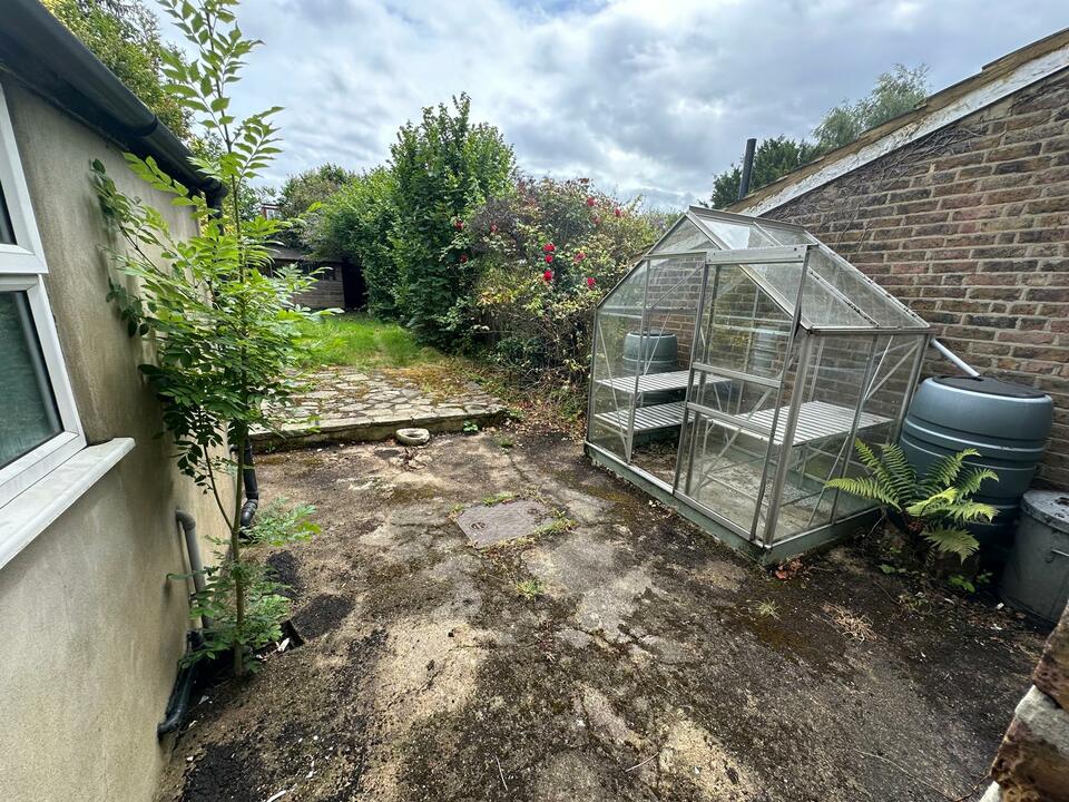 18 Worthington Road, Surbiton, Surrey, KT6 7RX Property Details