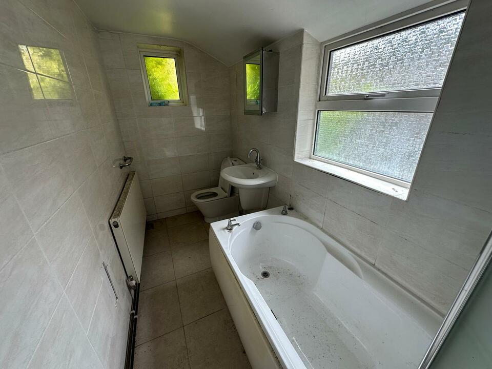 18 Worthington Road, Surbiton, Surrey, KT6 7RX Property Details