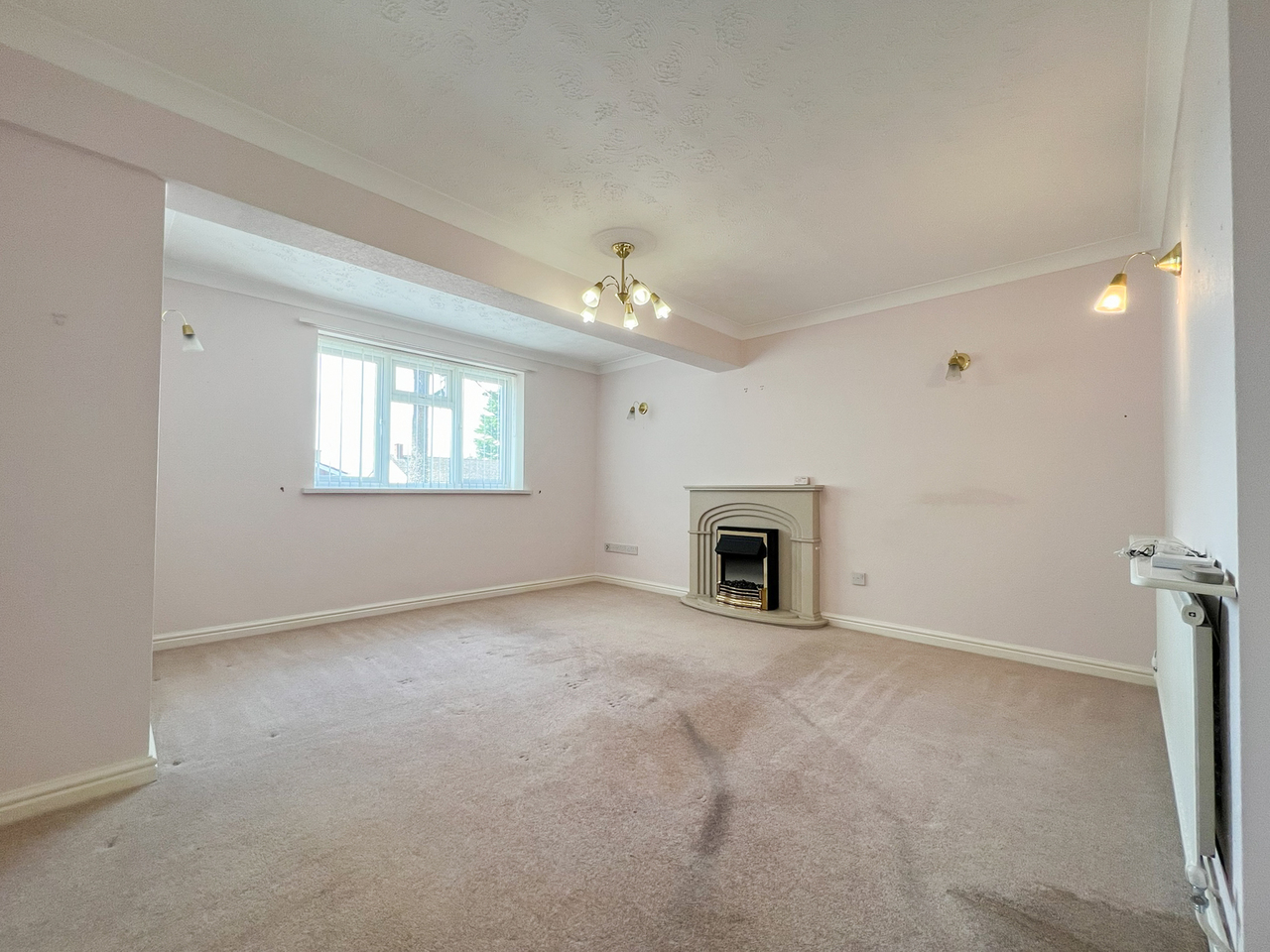 7 Beechwood Court - living room