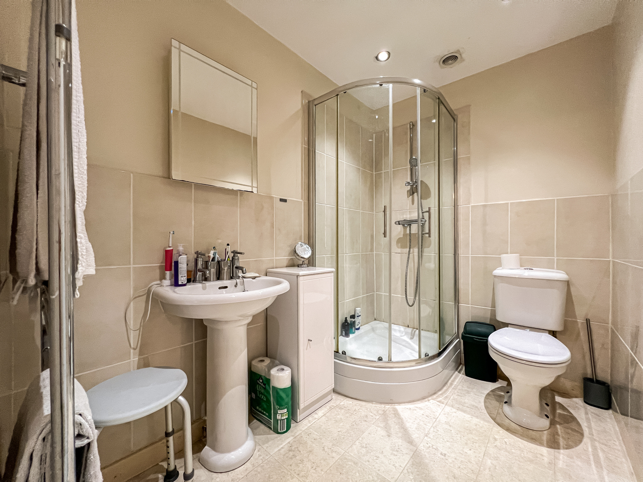 16 Arden Court - shower room-3