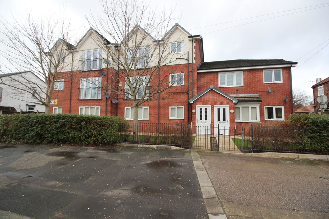 Barton Road Stretford Property Details